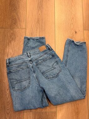 American Eagle Outfitters High-Rise Light Blue Mom Jeans